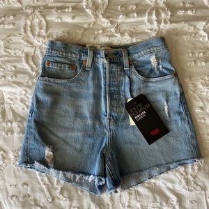 Levi’s Ribcage shorts super high rise size 27